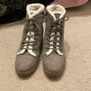 Sherpa grey boots